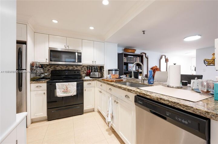 1621 Collins Ave 302  Miami Beach FL 33139 photo