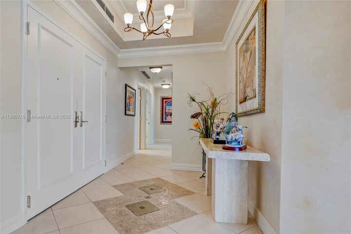 Property Photo: 60 Edgewater Dr 7H FL 33133