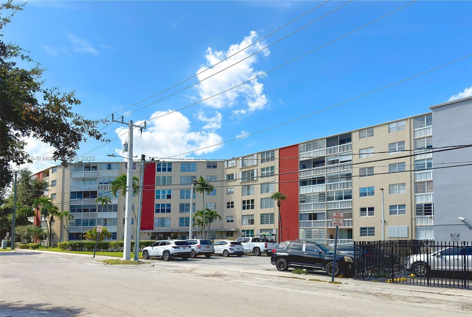 Property Photo:  1475 NE 125th Ter 408H  FL 33161 