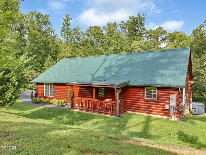 Property Photo:  