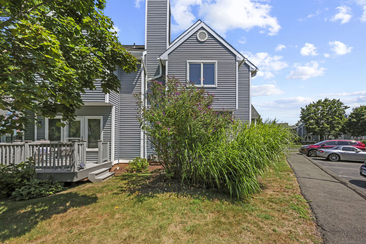 Property Photo:  44 Rosemary Lane 44  CT 06111 