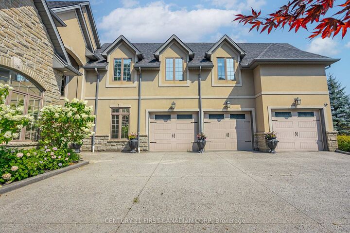 Photo de la propriété:  547 Crestwood Drive  ON N6K 1Y1 