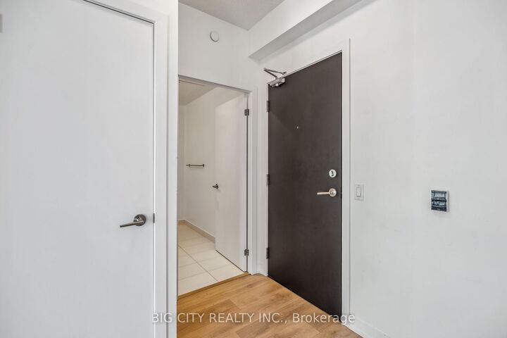 Property Photo: 87 Peter Street 3107 ON M5V 2G4