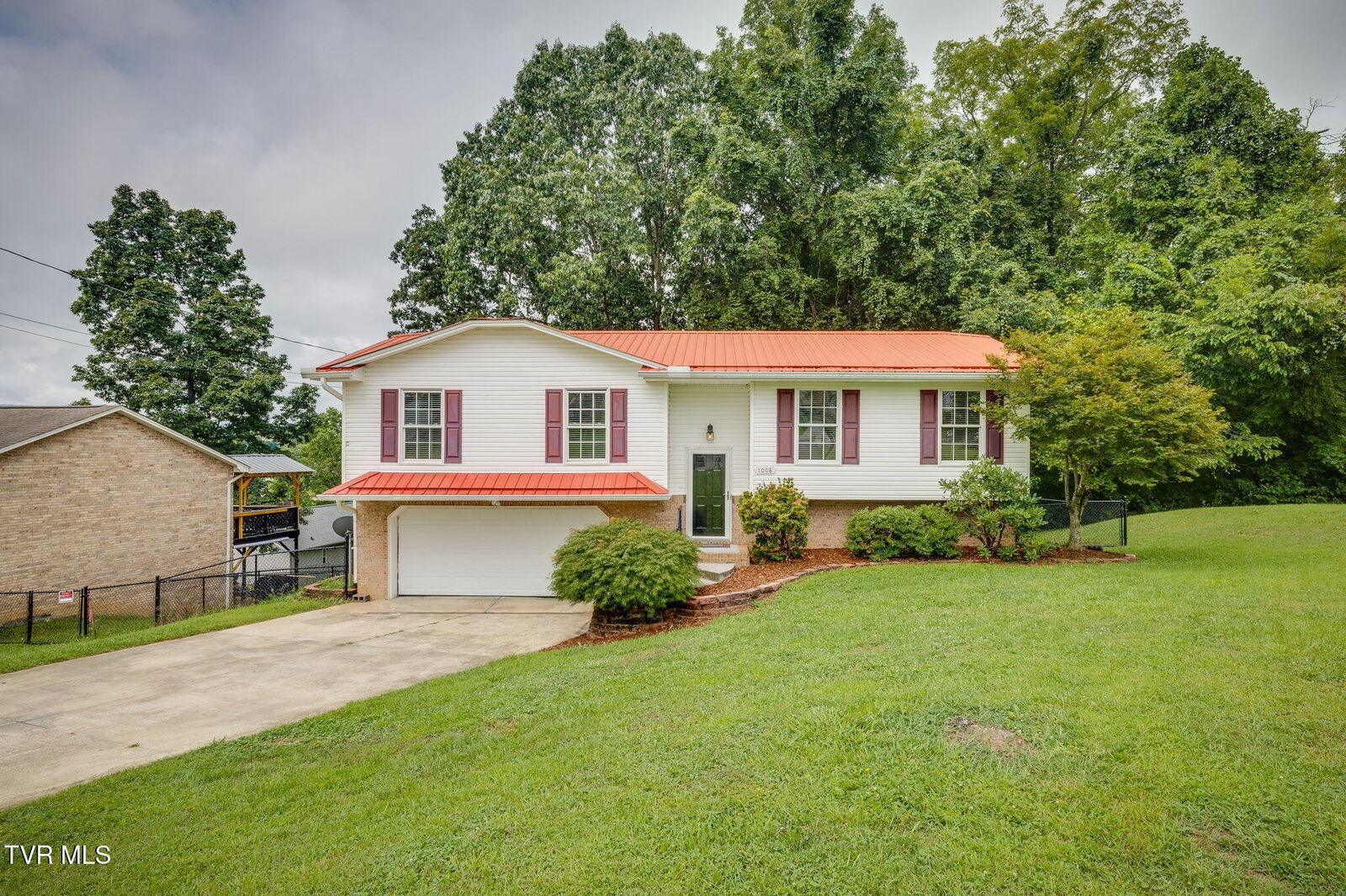 Property Photo:  1008 Bryan Court  TN 37660 