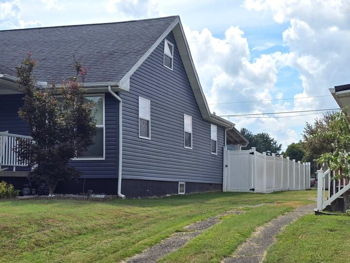 Property Photo:  516 High Street  OH 45638 
