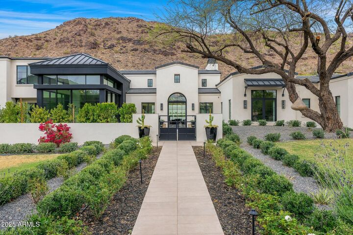 6126 E Joshua Tree Lane  Paradise Valley AZ 85253 photo