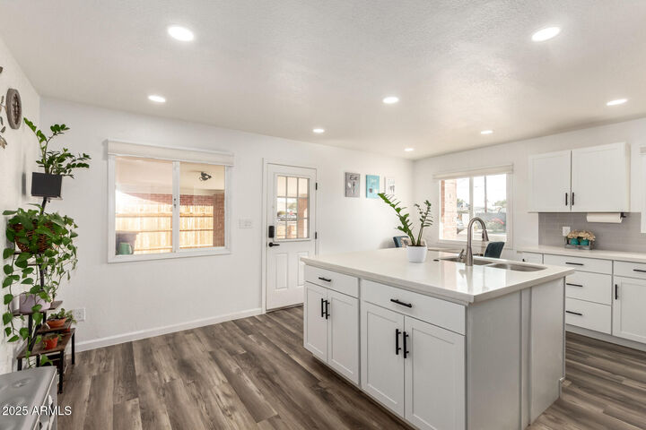 Property Photo: 1512 W Fairmont Drive AZ 85282