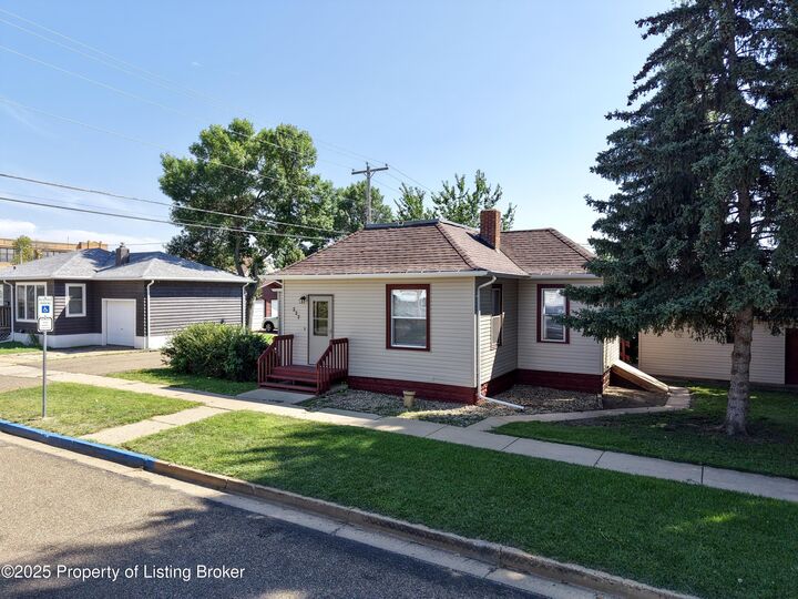 222 3rd St. E  Dickinson ND 58601 photo