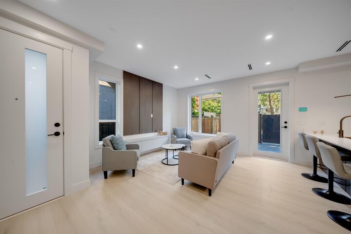 Photo de la propriété: 3836 W 8th Avenue 3 BC V6R 1Z4