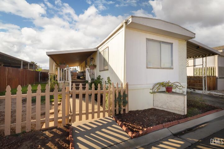 Property Photo: 4401 Hughes Lane 136 CA 93304