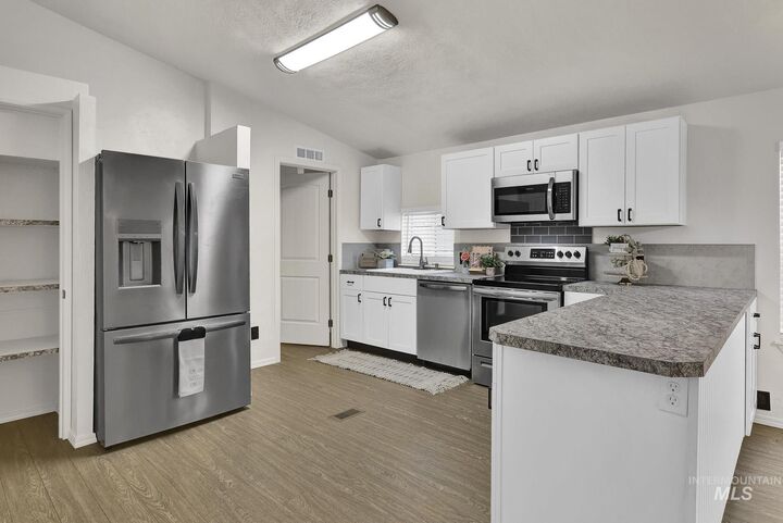 3249 W Cherry Ln #23  Boise ID 83705 photo