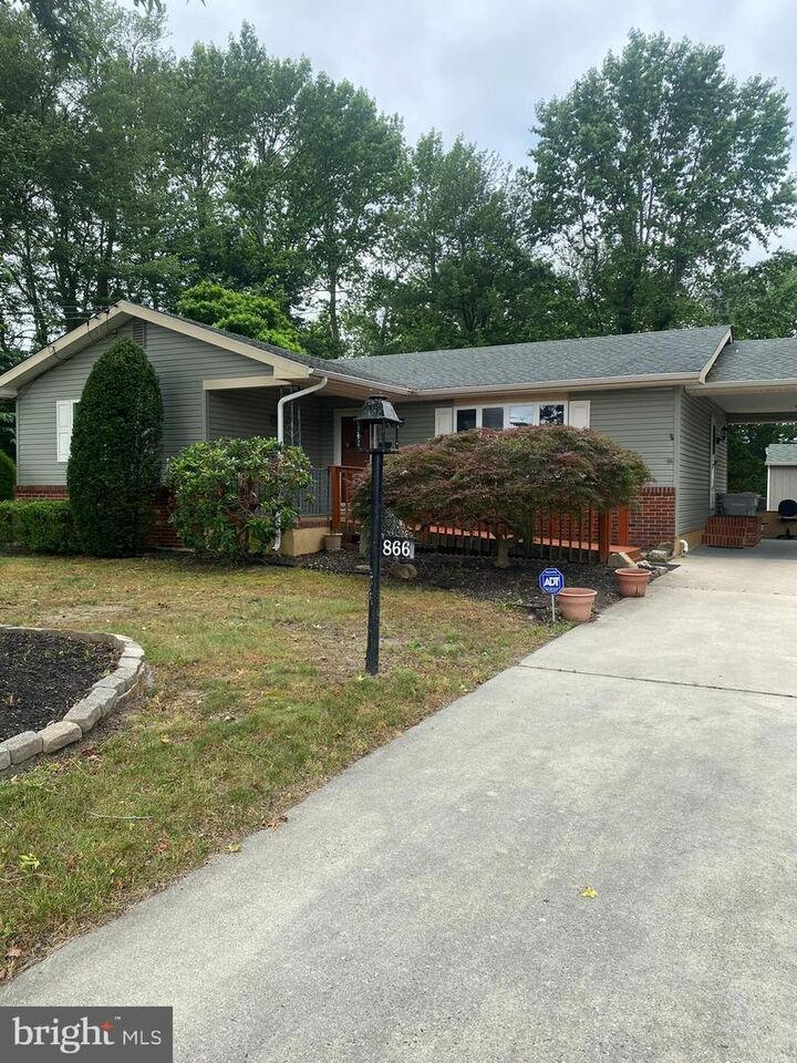 Property Photo:  