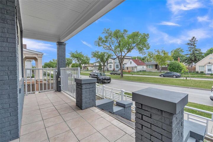 Property Photo:  1097 Burrows Avenue  MB R2X 0R9 