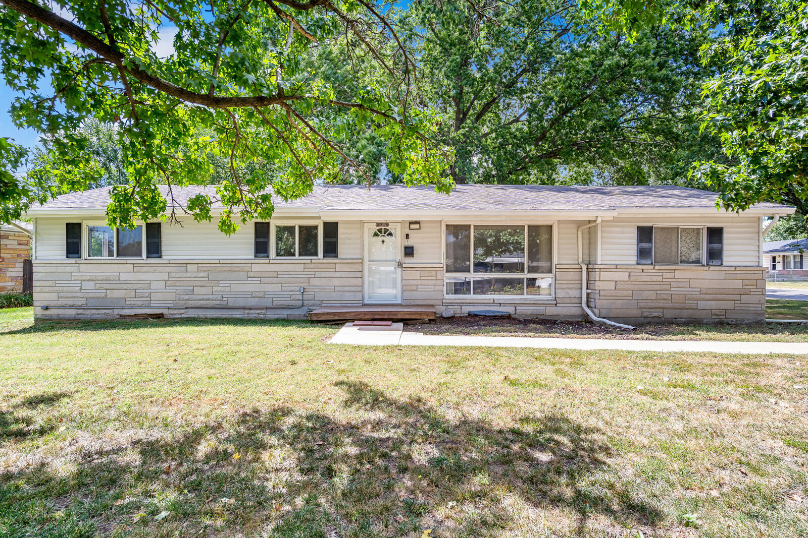 Property Photo: 2708 W Broadway MO 65203