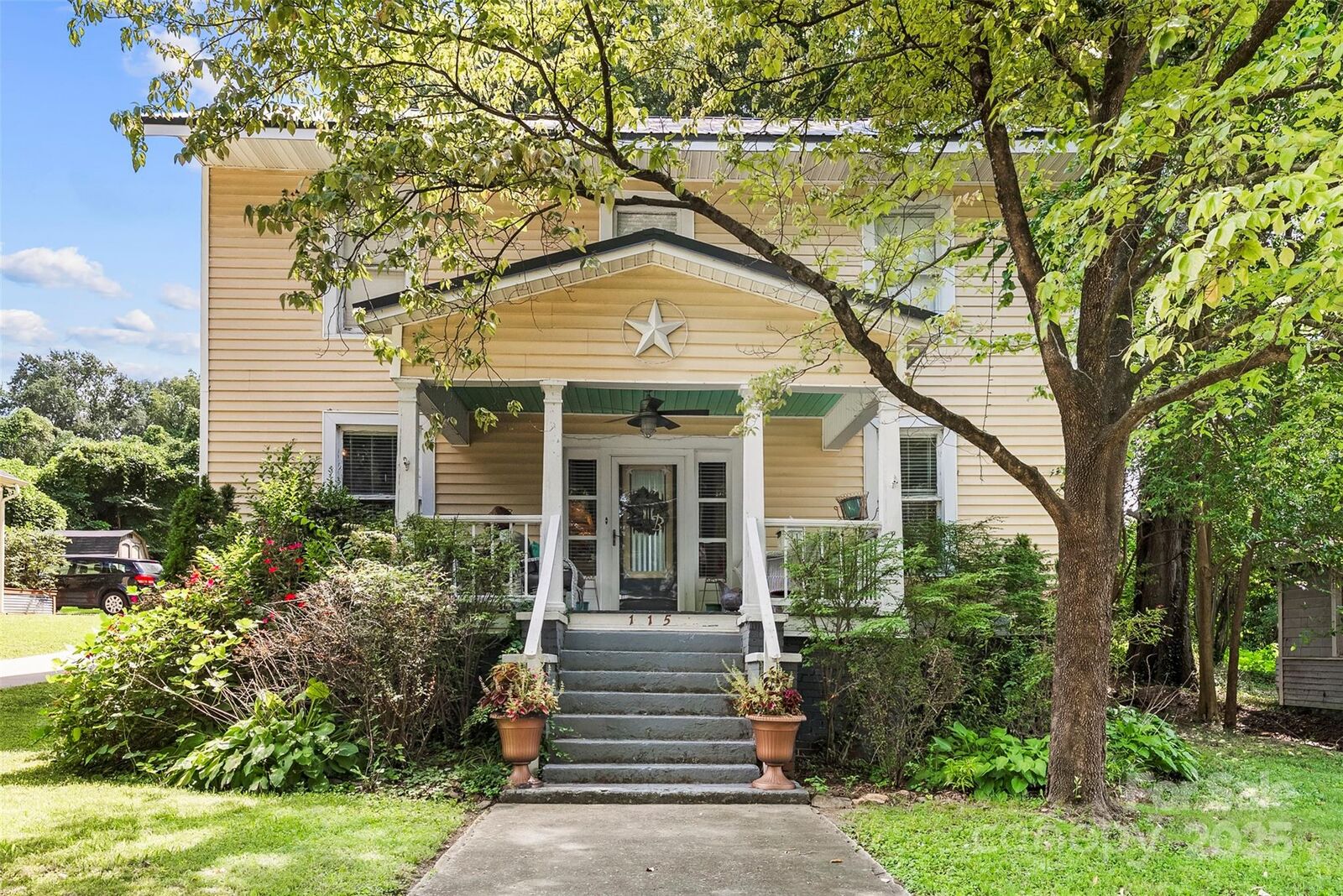 Property Photo:  115 W 4th Avenue  NC 28052 