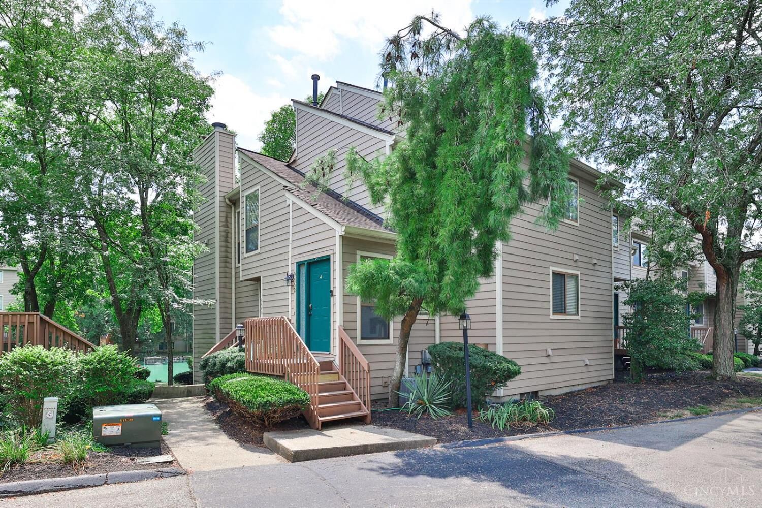 Property Photo: 9462 Hunters Creek Drive OH 45242