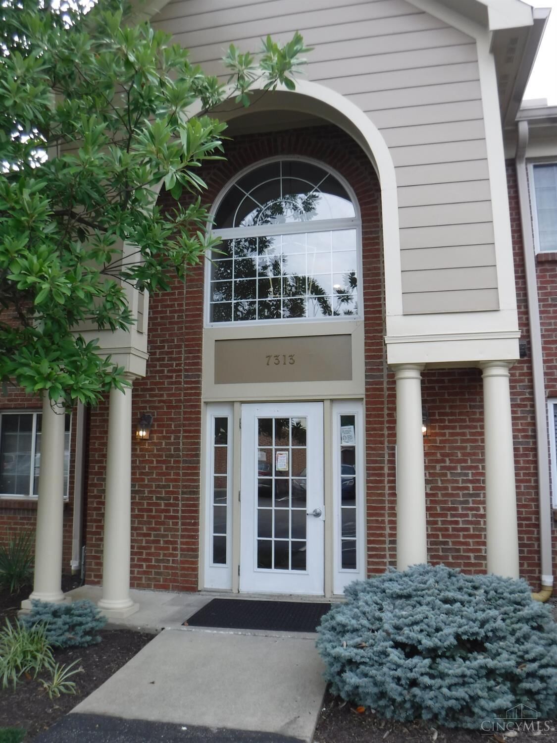 Property Photo: 7313 Chatham Court OH 45069