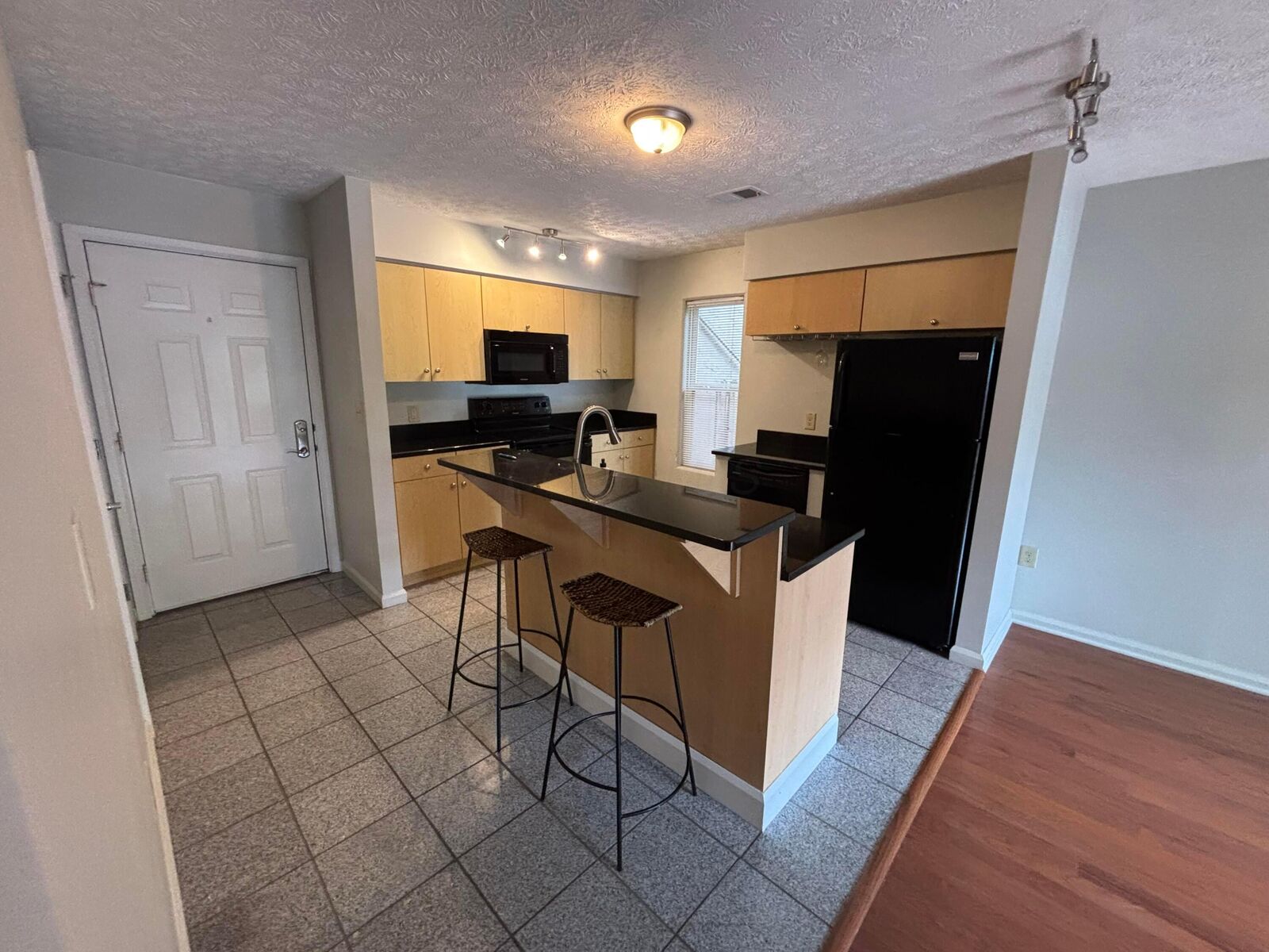 Property Photo:  945 Quay Avenue  OH 43212 