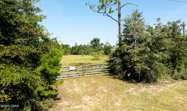 Property Photo: 15905 Country Oaks Lane FL 32466