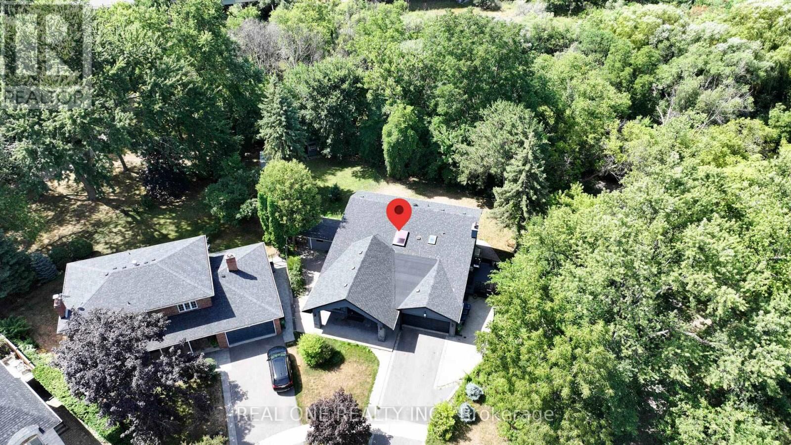 Property Photo:  1 Manorpark Court South  ON M2J 1A1 