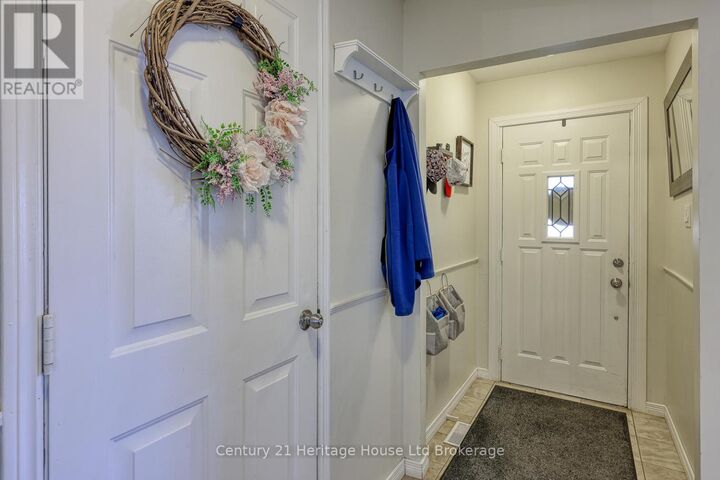 Property Photo:  9 Edmunds Crescent  ON N5Z 4J1 