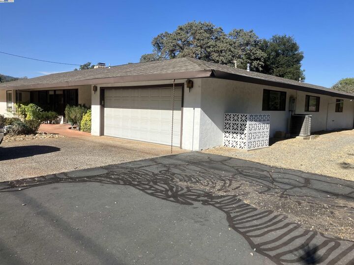 Property Photo: 20521 Upper Hillview Dr CA 95370