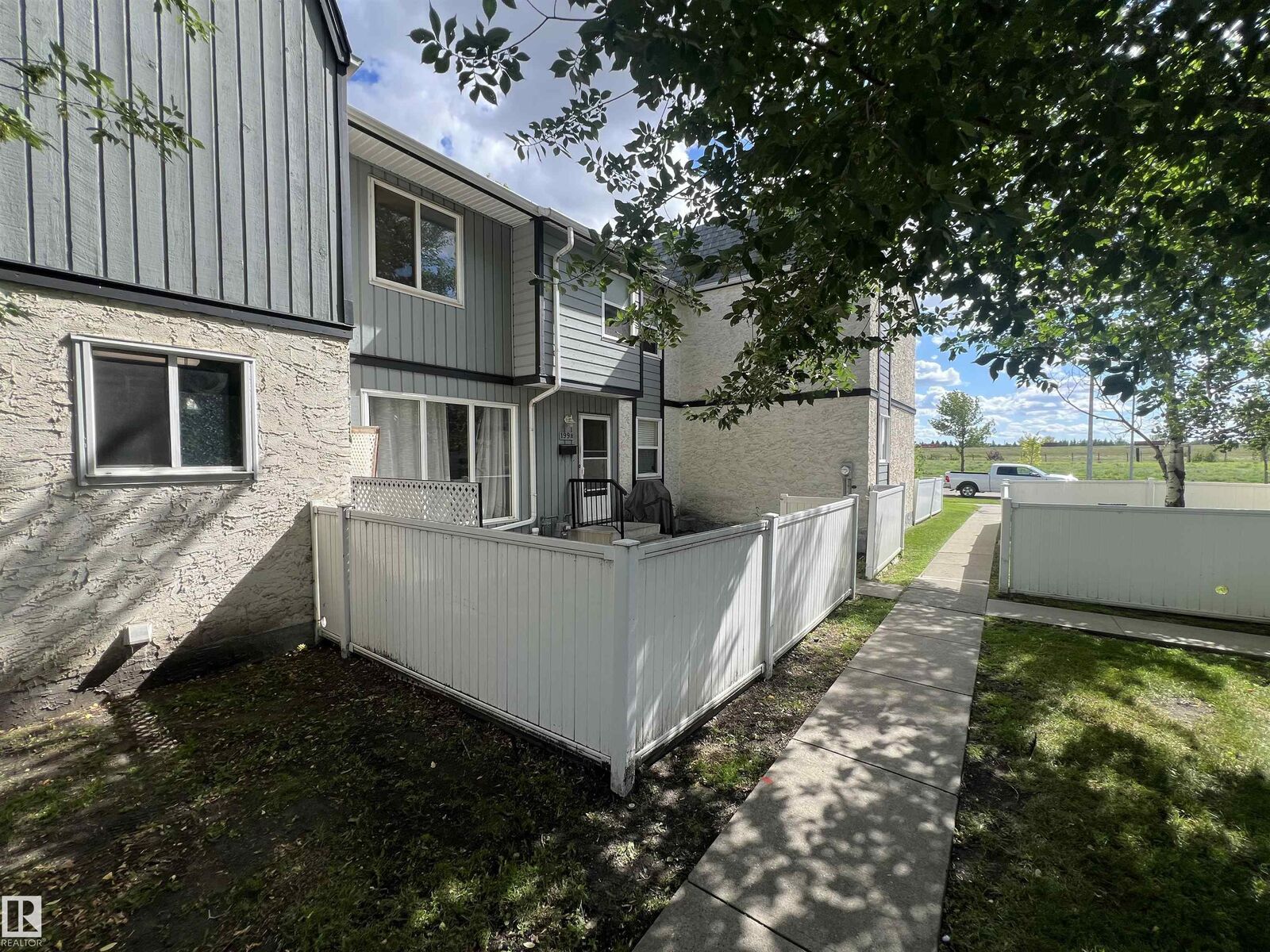 Property Photo:  199B Homestead Crescent NW  AB T5A 2Y2 