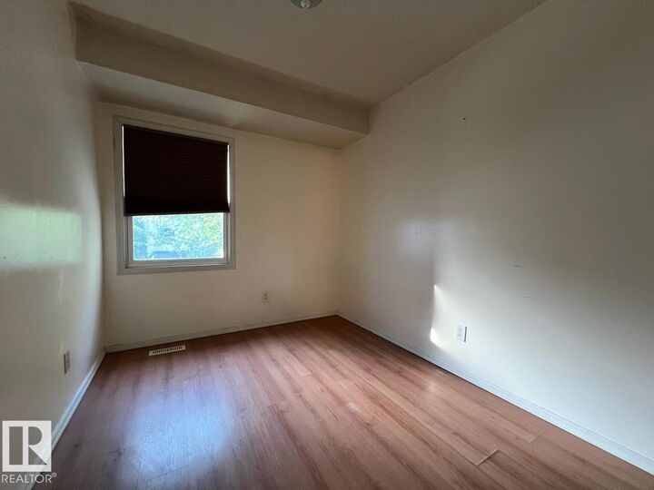 199B Homestead Crescent NW  Edmonton AB T5A 2Y2 photo