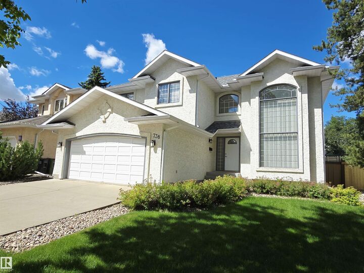 738 Burton Crescent NW  Edmonton AB T6R 2J3 photo