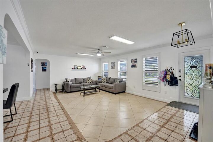 Property Photo:  3611 N 33rd Ter  FL 33021 