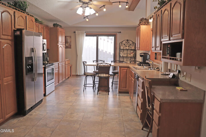 Property Photo: 3150 Manitoba Lane ND 58503
