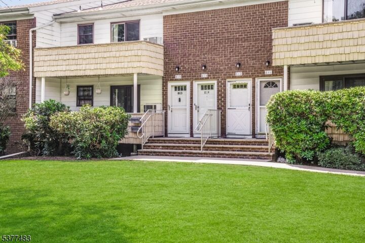 Property Photo:  814 Victoria Court  NJ 08844 