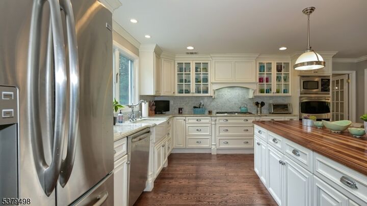 Property Photo: 8 Briarcliff Ter NJ 07405