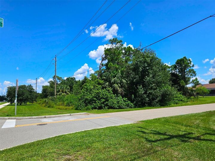 Property Photo: 1020 Manilla Lane FL 33983