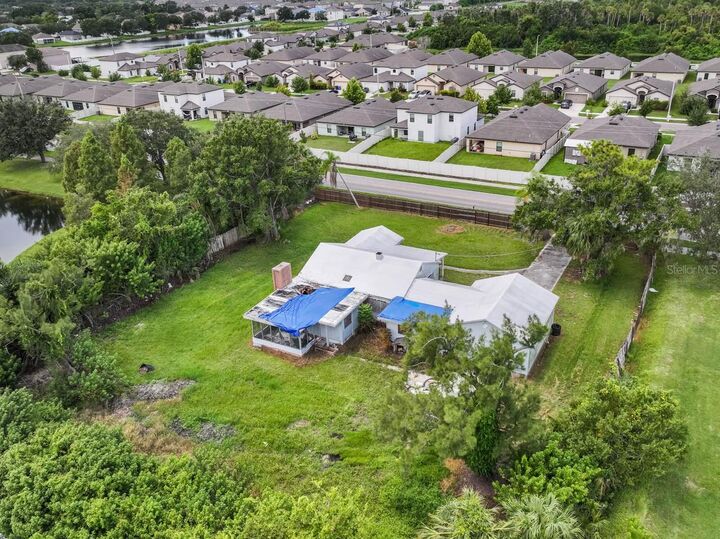 Property Photo: 1501 12th Street NE FL 33570