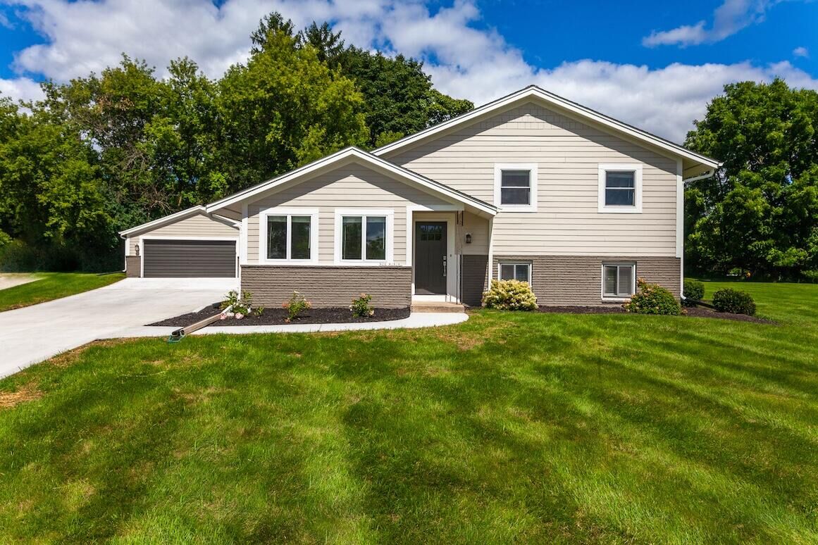 Property Photo: N20w28282 Oakton Rd WI 53072