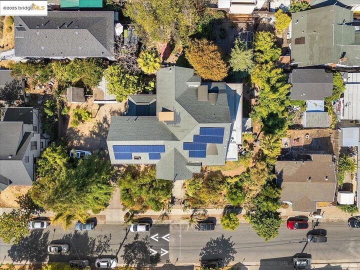 Property Photo: 1218 E 21st St CA 94606