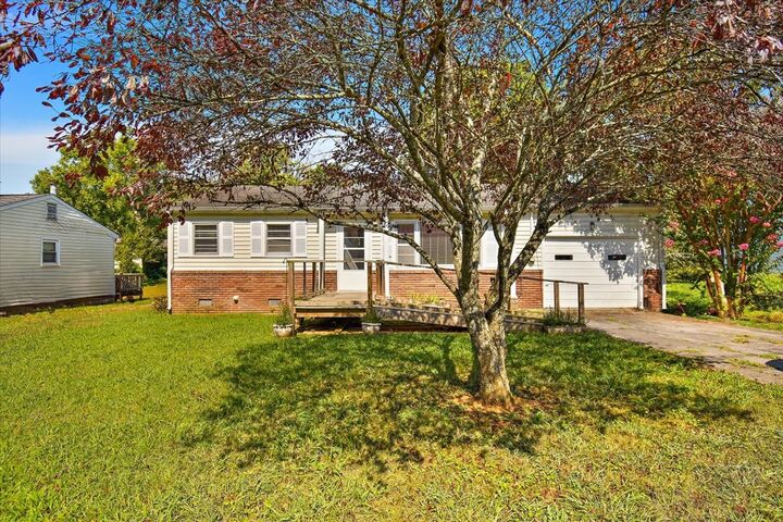 Property Photo:  1017 Fairfield Pike  TN 37160 