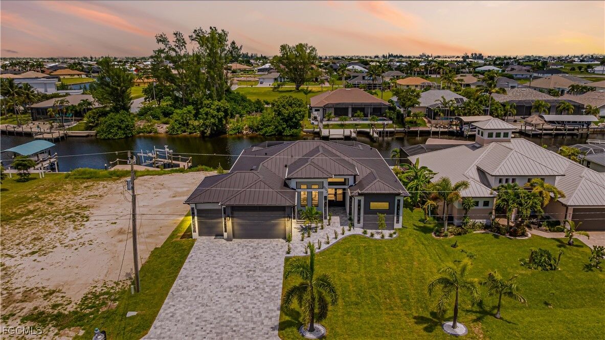 Property Photo:  903 NW 38th Avenue  FL 33993