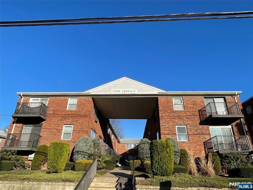 Property Photo:  322 Park Street 22  NJ 07601 