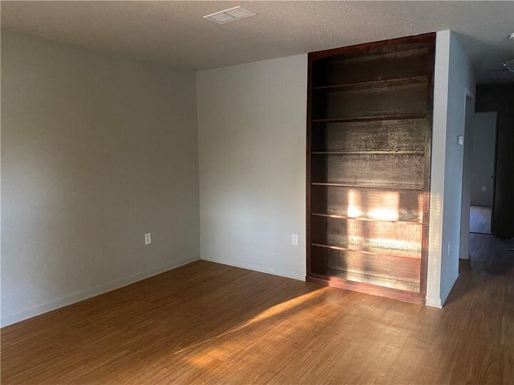 Property Photo: 984 N Walnut Street LA 70460