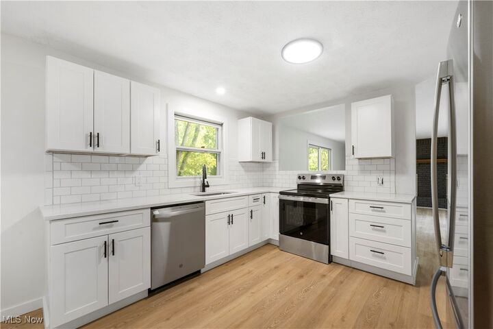 Property Photo: 1009 Oak Tree Road OH 44320