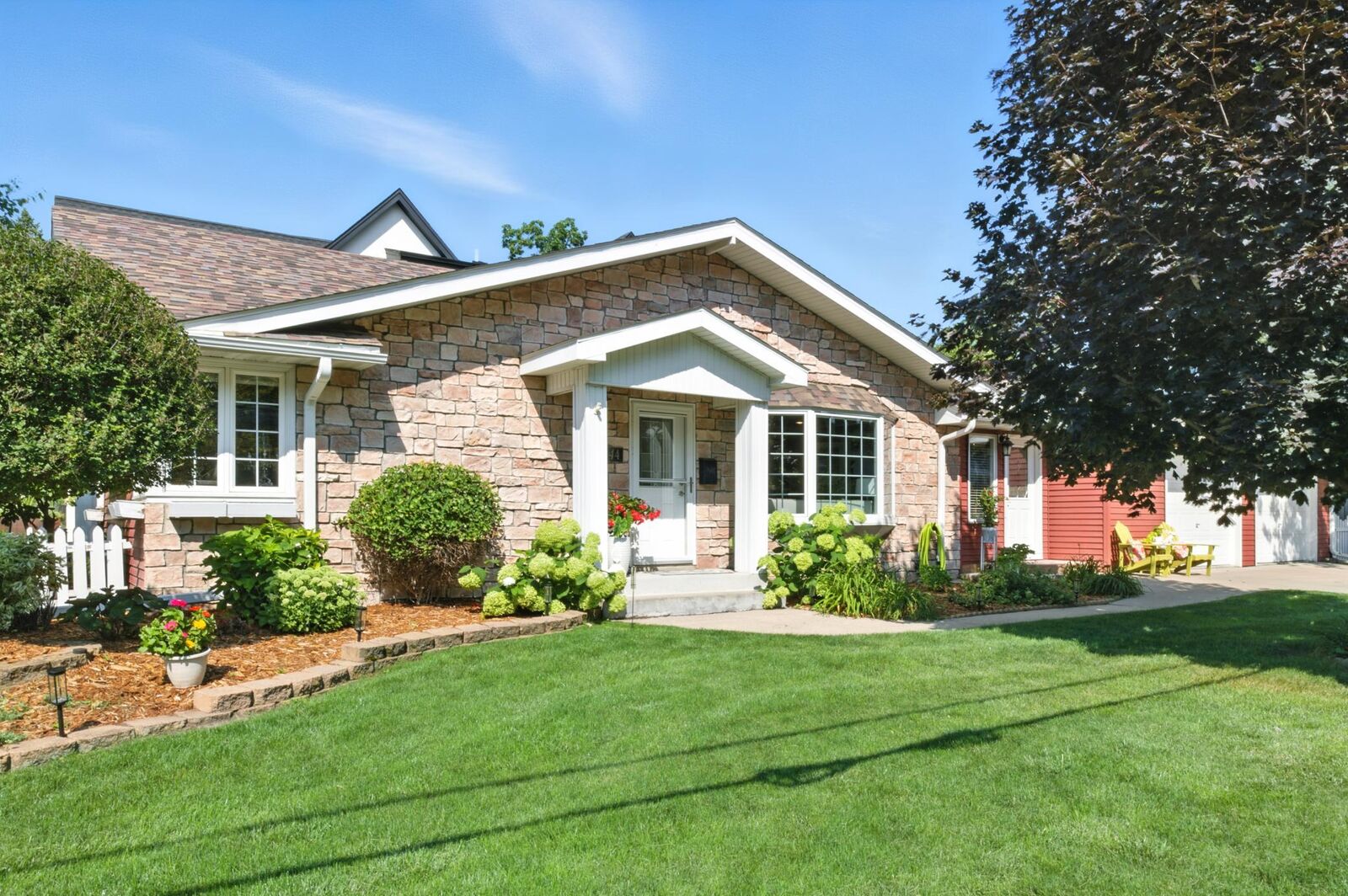Property Photo: 5544 Saint Johns Avenue MN 55424