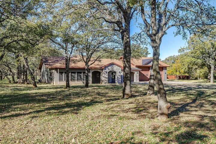 Property Photo: 162 Eastledge Drive TX 76450