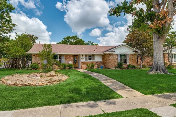 Property Photo: 530 Parkview Lane TX 75080