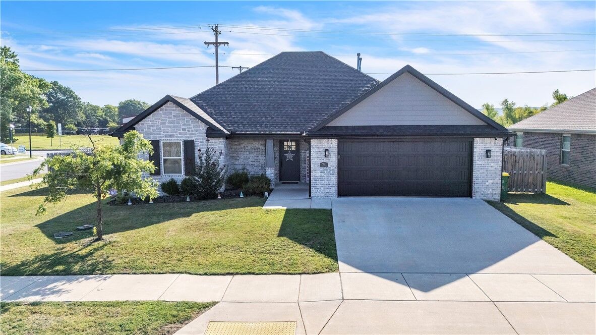Property Photo:  74 E Loveland Loop  AR 72730 