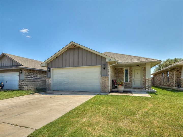 Property Photo:  11516 SW 8th Circle  OK 73099 