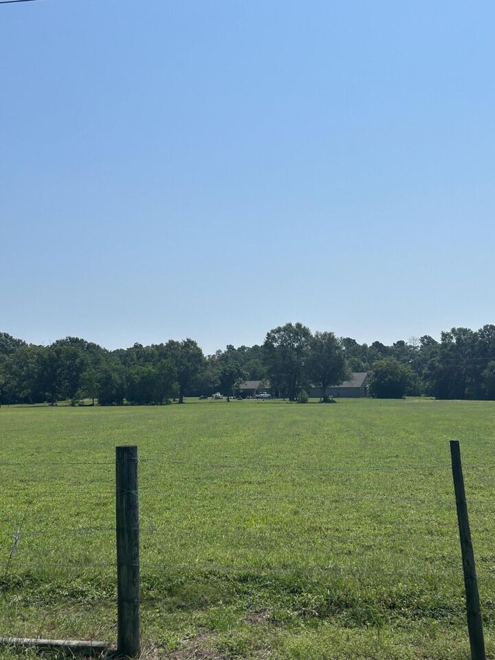 Property Photo:  La-27  LA 70634 
