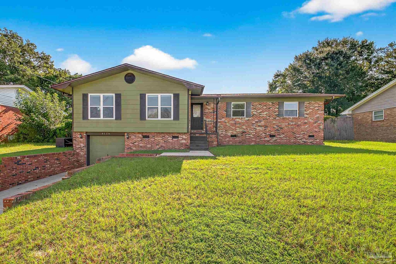 Property Photo: 6116 E Shore Dr FL 32505