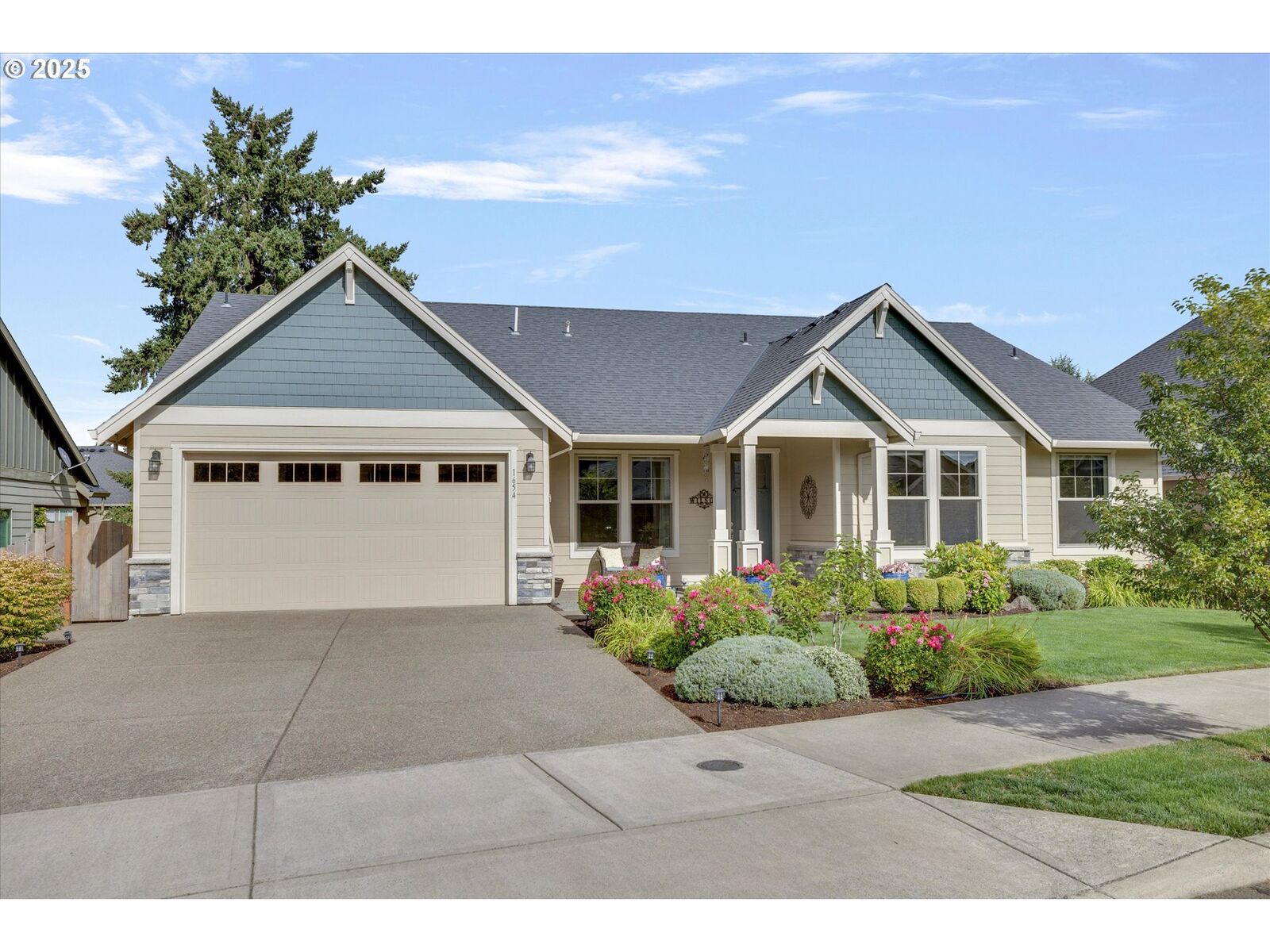 Property Photo:  1654 N Plum Ct  OR 97013 